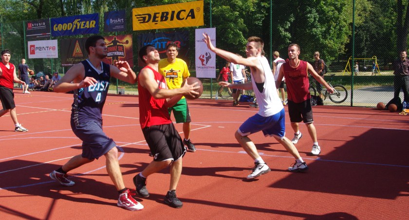 Podobne turnieje organizował ponad dekadę temu pochodzący z Dębicy Konrad Pondo, obecnie aktor filmowy i reklamowy.. Zdjęcie: archiwum.