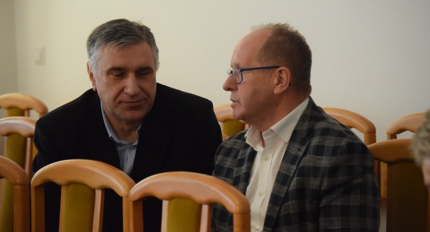 Prezes MKS Józef Rutka (z lewej) z burmistrzem Mariuszem Szewczykiem. Zdjęcie: debica24.eu.