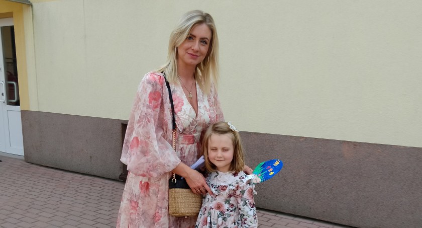 Albina Marek jest mieszkanką Łęk Górnych, nauczycielką i matką czwórki dzieci. Tu z córką Mają.