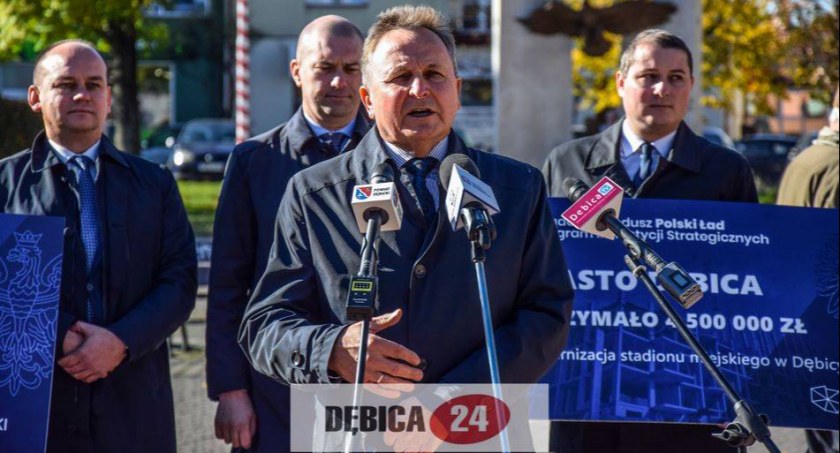 Jan Warzecha (przy mikrofonie) znalazł się na 5. miejscu. Piotr Chęciek (za Janem Warzechą) na 21.