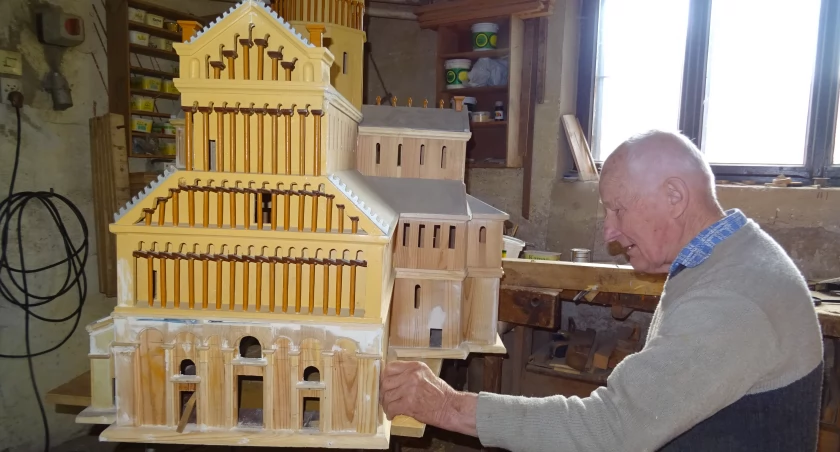 Stanisław Osak w czasie pracy nad Katedrą Santa Maria Assunta w Pizie.