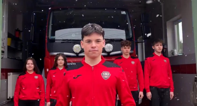 Bartek Dereń należy do Młodzieżowej Drużyny Pożarniczej. fot. OSP KSRG Łęki Dolne. 