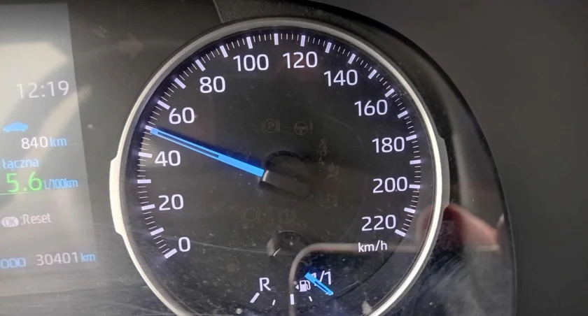 Dozwolona prędkość w terenie zabudowanym to 50 km/h