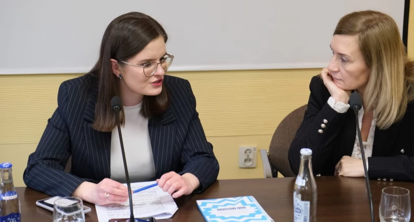 Na zdjęciu Aleksandra Żurek z kurator oświaty Dorotą Nowak-Maluchnik.