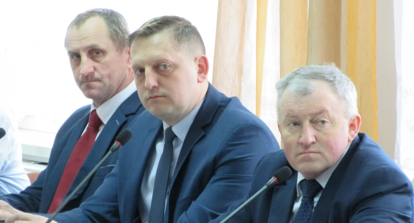 Paweł Hipszer (w środku) już ma mandat na kolejną kadencję.