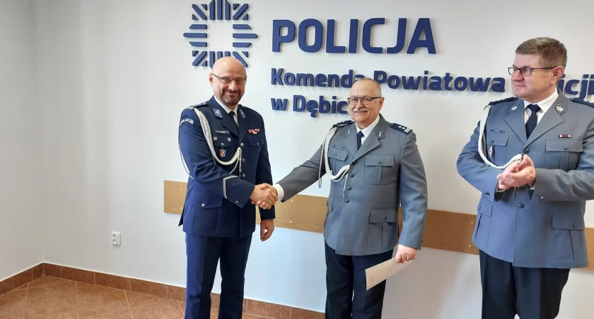 Komendant powiatowy insp. Jerzy Mazur ( pierwszy z lewej) z zastępcami: podinsp. Wojciechem Motyką i kom. Grzegorzem Wroną. 