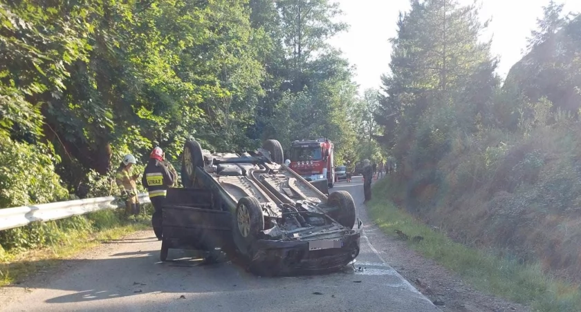 Kierowca wyszedł ze zdarzenia bez poważniejszych obrażeń. Zdjęcie: OSP Pilzno.