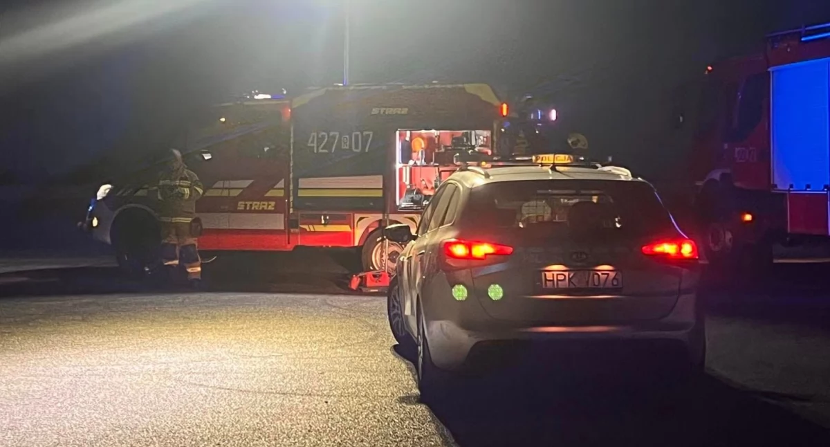 Na miejscu zdarzenia przez kilka godzin pracowali policjanci i strażacy. Fot. OSP Jaźwiny. 