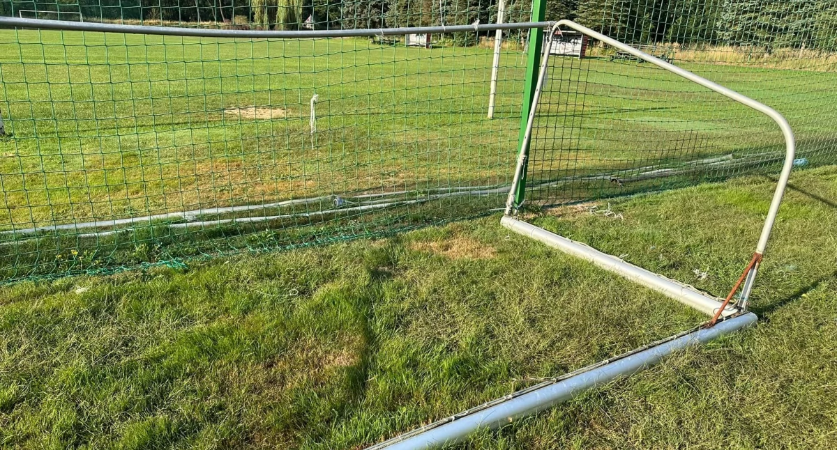 Druga bramka już została przygotowana do wyniesienia.
