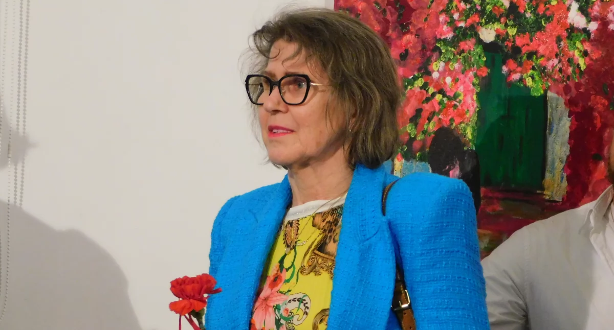 Zofia Żmuda-Hendriks podczas jednej z Wystaw Środowiskowych w Galerii Sztuki MOK.