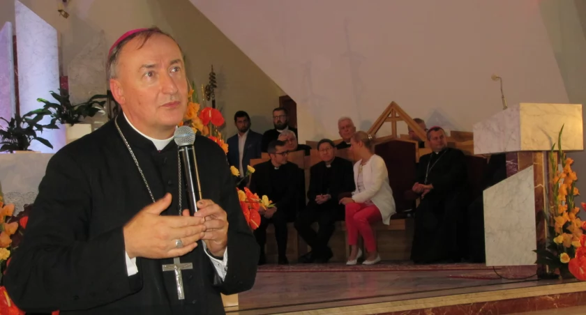 Mszę św. na rozpoczęcie marszu w kościele Miłosierdzia Bożego w Dębicy odprawi bp Andrzej Jeż.