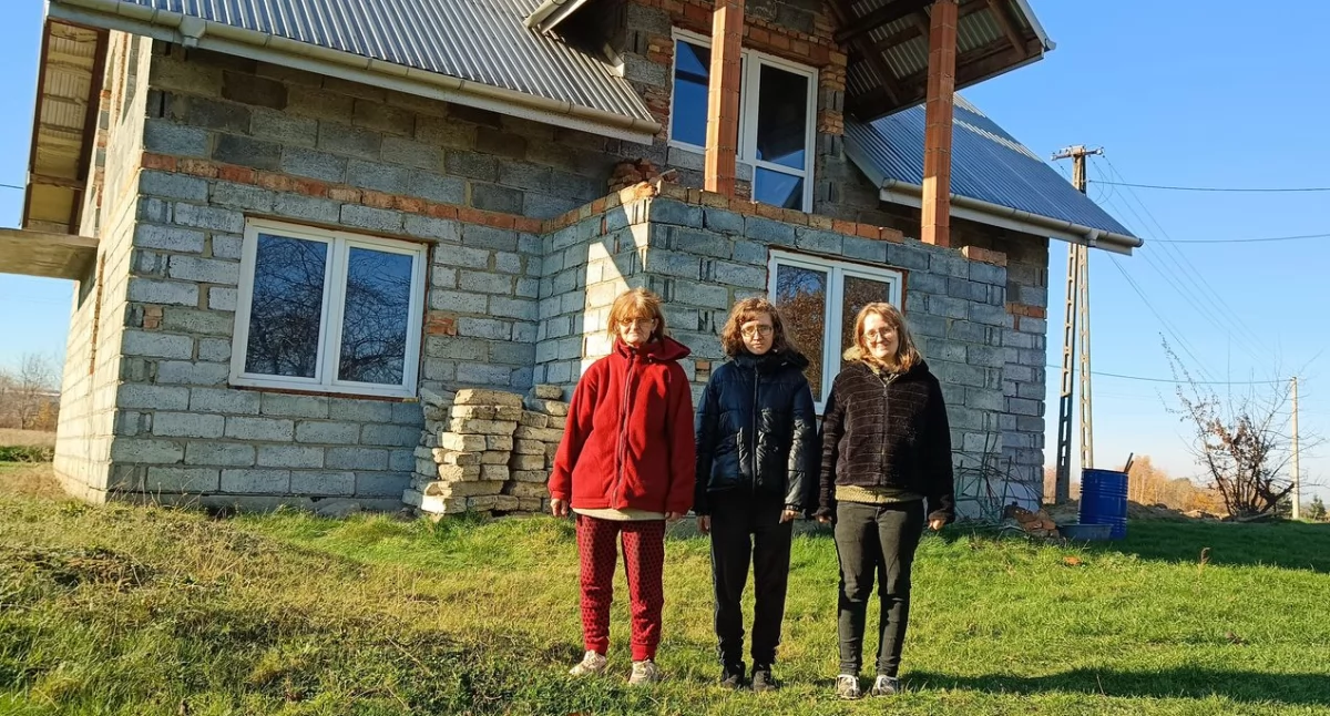 Na zdjęciu od lewej: pani Renata, oraz córki Justyna i Ewelina.