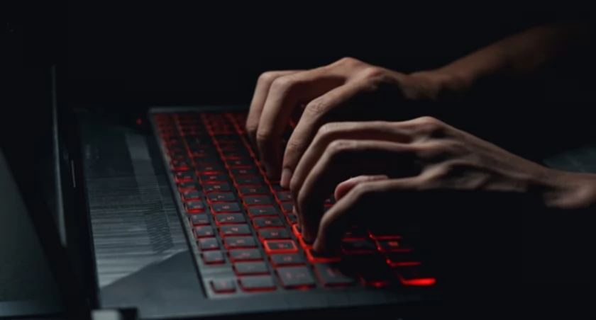 Źródło: MediaMarkt.pl | Alt: Laptop gamingowy