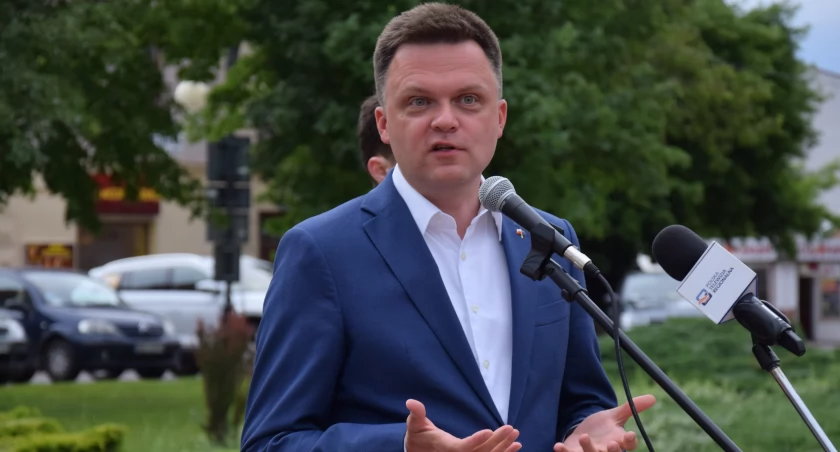 Szymon Hołownia spotkał się z mieszkańcami miasta na dębickim Rynku. Zdjęcie: debica24.