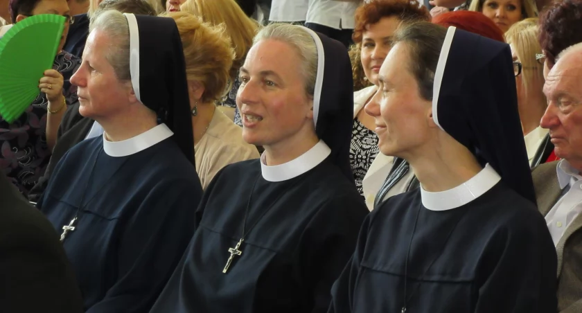 S. Małgorzata Kaput (w środku) będzie przez kolejną kadencję przełożoną zgromadzenia.
