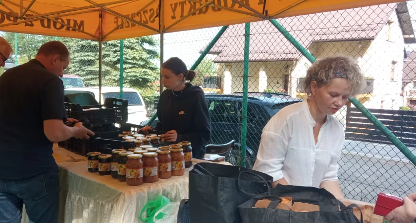 Latem ryneczki odbywają się na boisku przy 23 Sierpnia.  Fot. arch. 