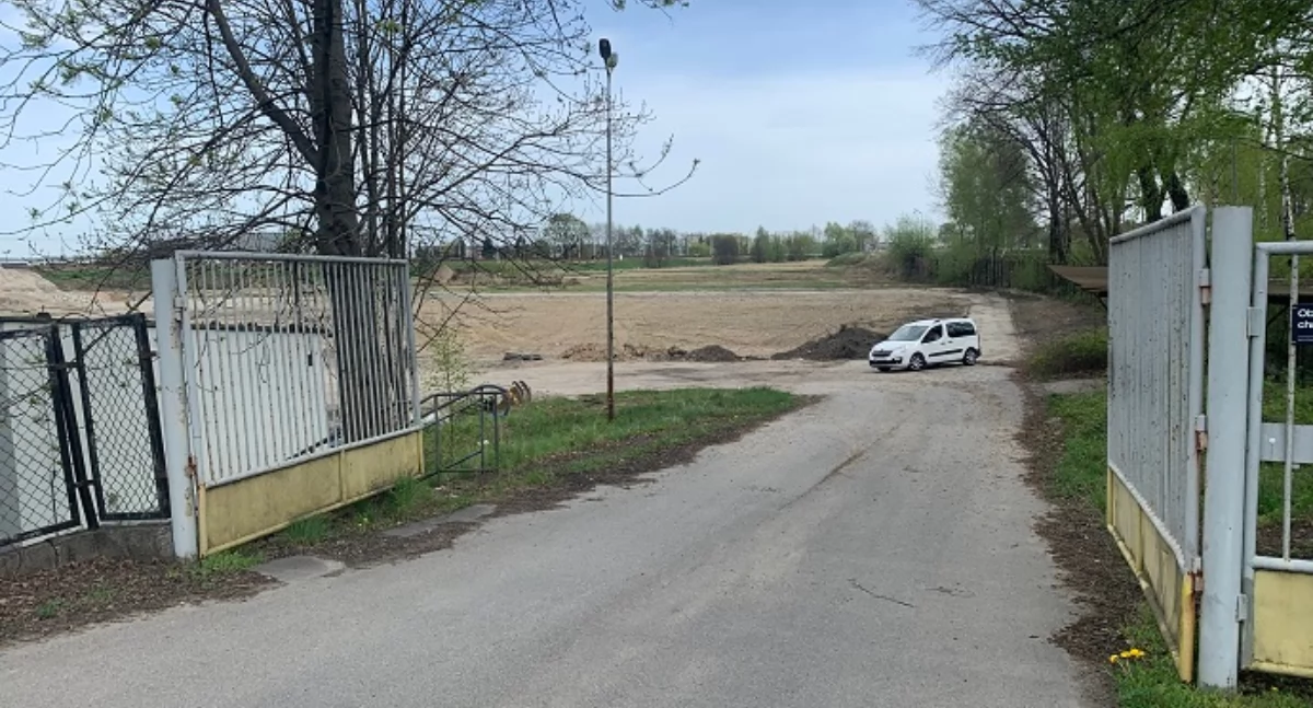 Na tym terenie powstanie w przyszłości fotowoltaiczna farma.