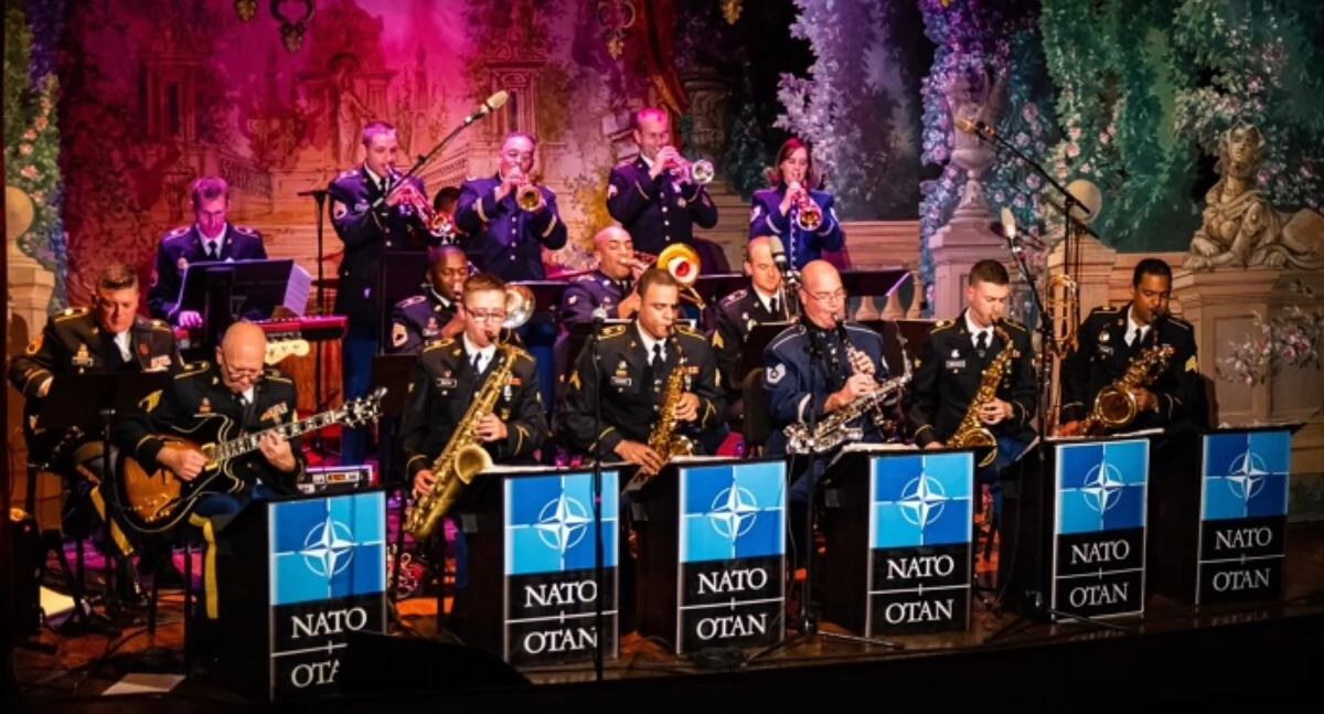 Zespół jazzowy Międzynarodowej Orkiestry Sił Zbrojnych NATO. Zdjęcie: SFC USARMY USAREUR-AF