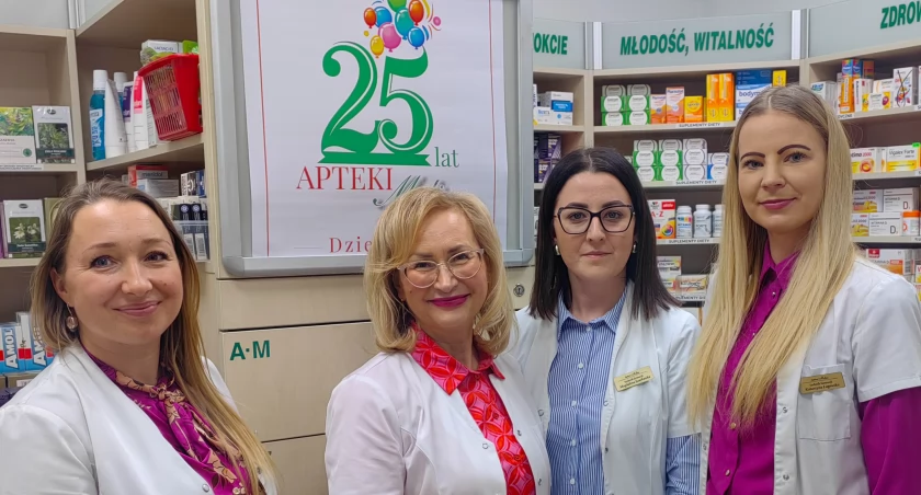 Lucyna Samborska (druga od lewej) z pracownicami apteki Melisa. 