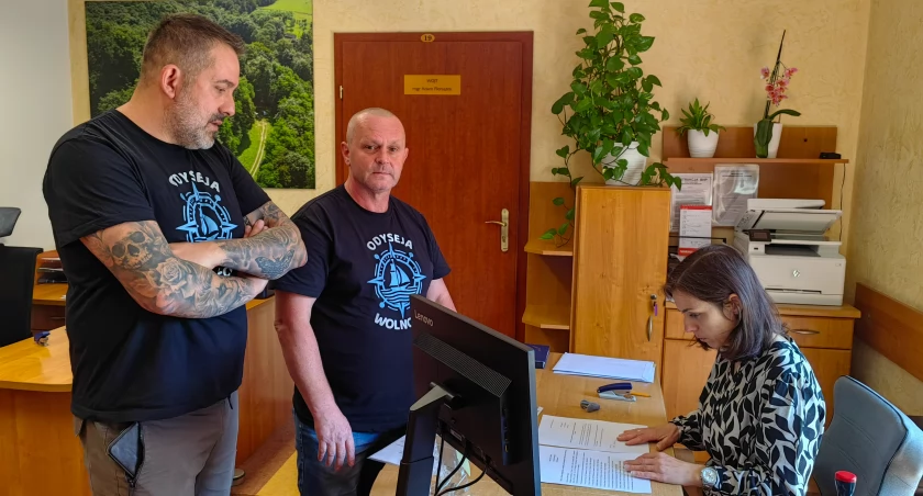 Robert Kucharski i Andrzej Franczak złożyli już powiadomienie w sekretariacie wójta. 