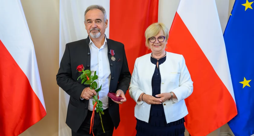 Ryszard Brzostowski z wojewodę Teresą Kubas-Hul. (fot.  Jerzy Żygadło/PUW)