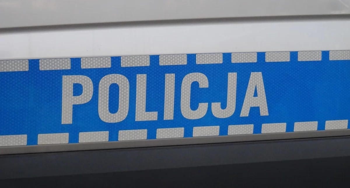 Policja, podejrzane paczki znaleźli przystankach - zdjęcie, fotografia