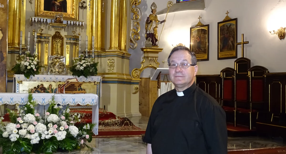 Na zdjęciu kustosz zawadzkiego sanktuarium ks. Józef Książek.