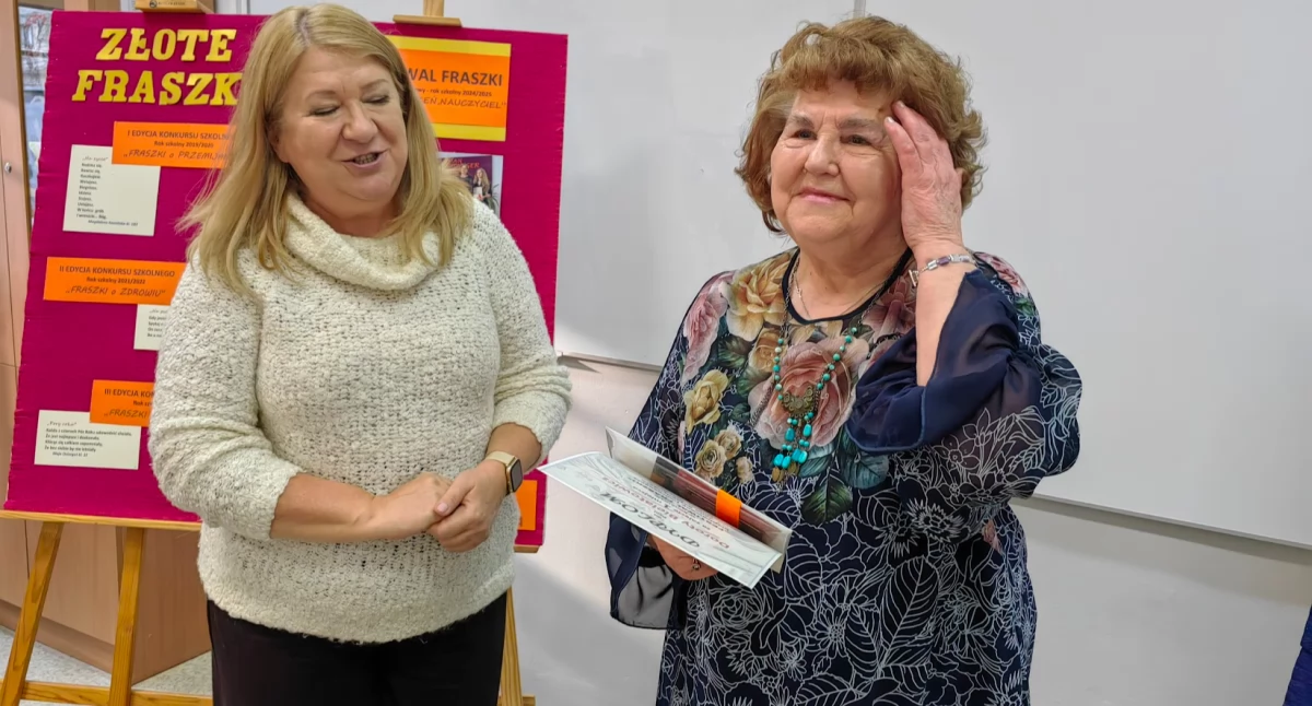 W kategorii osób dorosłych zwyciężyła Dorota Bielatowicz (po prawej). Na zdjęciu z Ludmiłą Stelmach-Kołodziej, dyrektorką Jagiełły. 