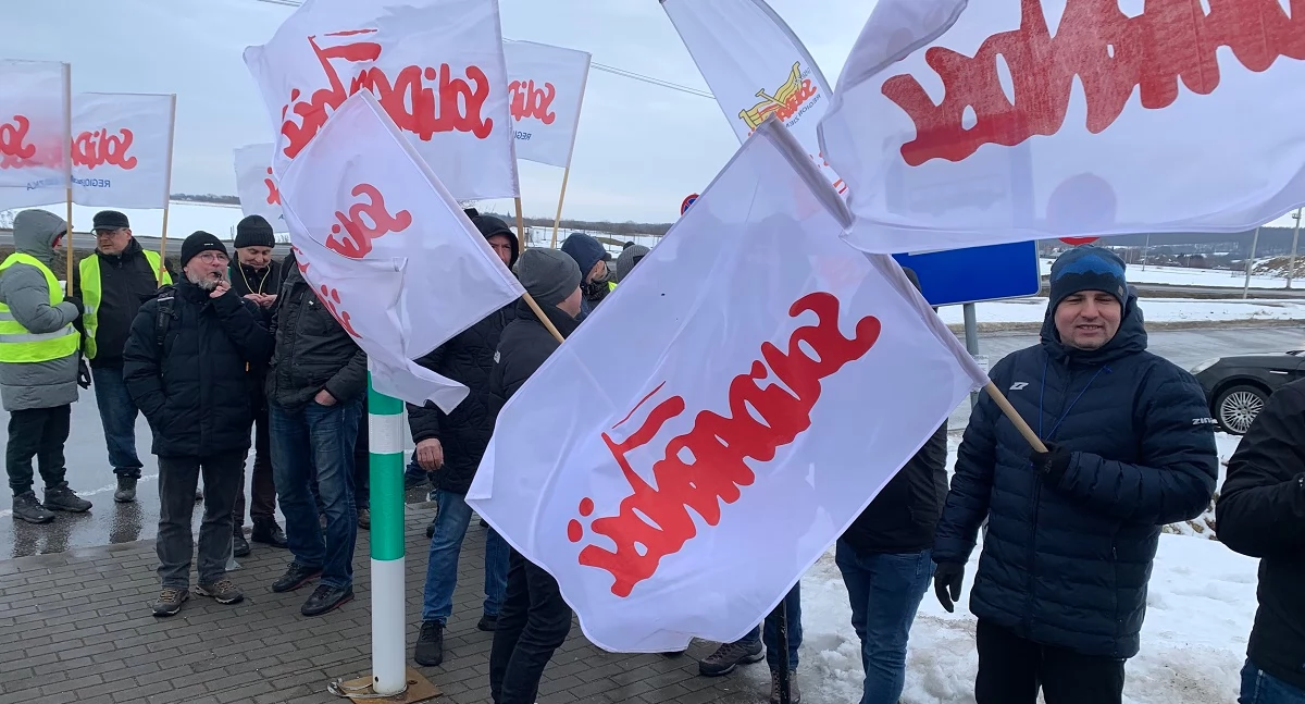 Protest odbył się dzisiaj przed południem przed bramą zakładu
