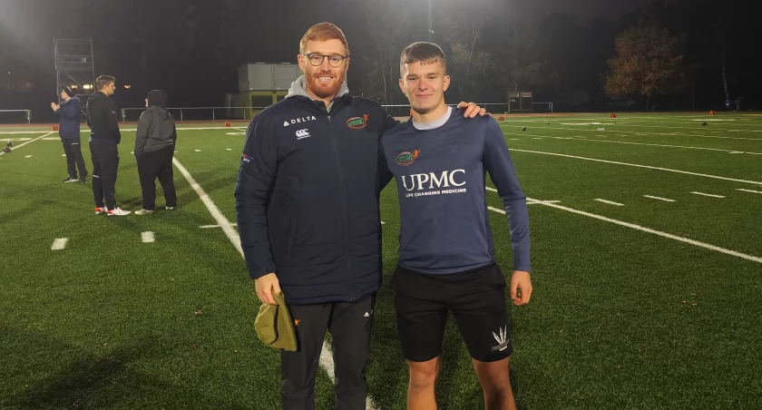 Maciej Ciurkot z trenerem z Irlandii podczas campu Leader Kicking w Berlinie.