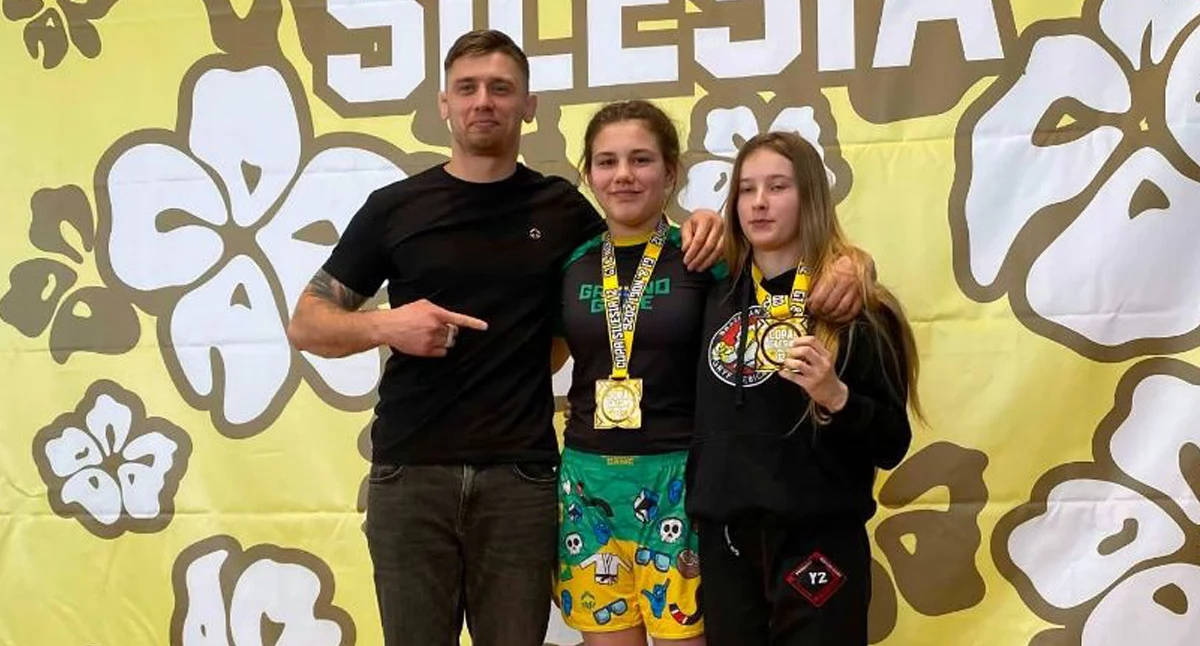 Trener Marcin Blezień z Anną Rowińską i Nadią Rutką. 