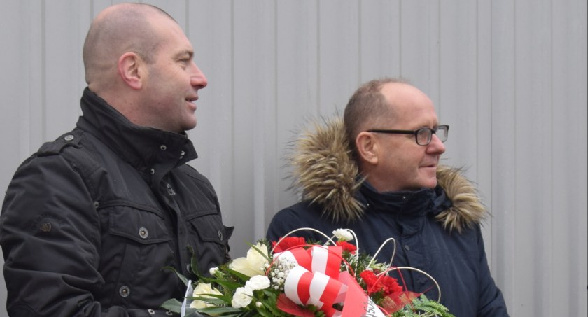 Piotr Chęciek (z lewej) nie wyklucza, że wystartuje w wyścigu o fotel burmistrza. Jednym z jego rywali najprawdopodobniej będzie obecny burmistrz Dębicy Mariusz Szewczyk (z prawej).