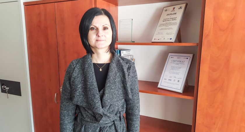 Szefowa CIS Monika Skowron zachęca do skorzystania z usług. Fot. debica24.eu.