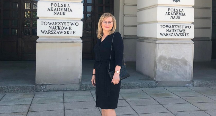 Lucyna Samborska przed uroczystością wręczenia nagrody. Fot. z profilu FB Lucyny Samborskiej.