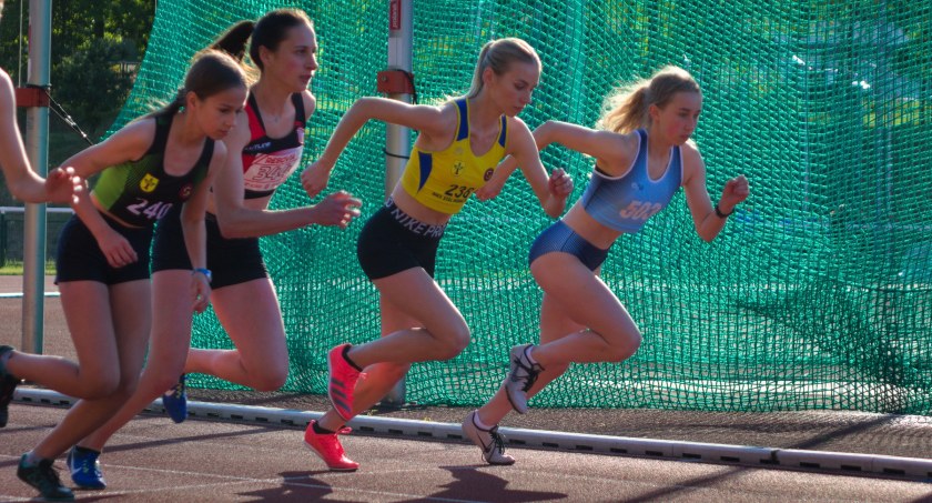 Anastazja Chmura (nr 503) jest mistrzynią województwa U-20 na 1500 m.