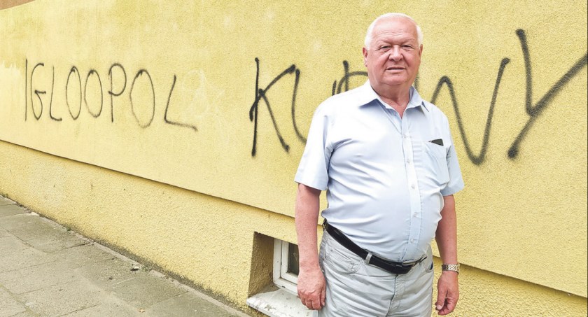 Stanisław Olszewski: jestem skłonny zapłacić wysoką nagrodę za informacje o wandalu. Także o tym, który jest autorem tego napisu na bloku przy Konarskiego.