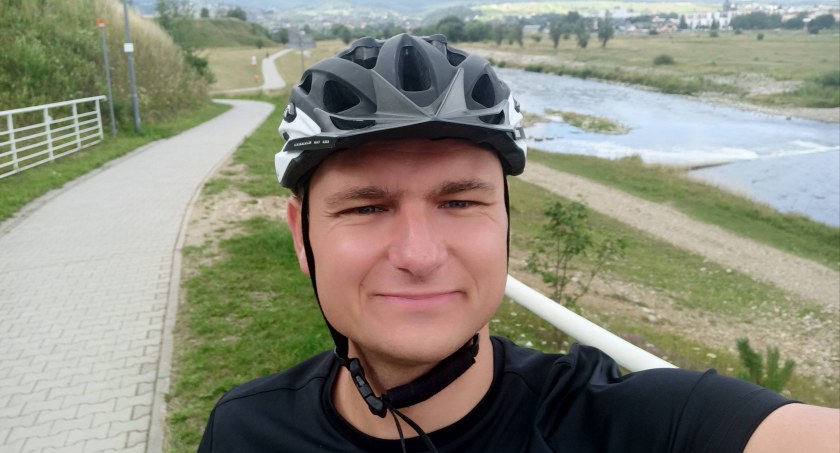 Paweł Hayn w okolicach Nowego Targu podczas ostatniego pobytu na trasie Velo Dunajec. 