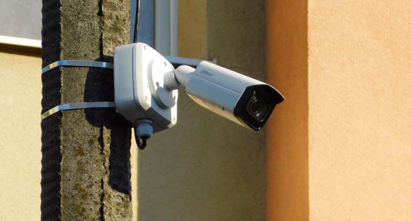 Osiedle Fredry monitoruje 26 takich kamer.