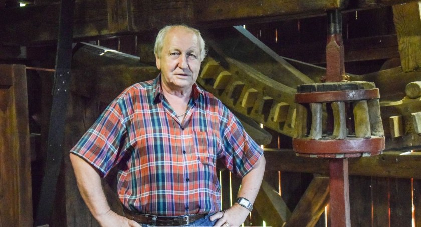 Muzeum Wsi Polskiej stworzył Marian Dybowski, dębicki przedsiębiorca i właściciel Rancza Banderoza.