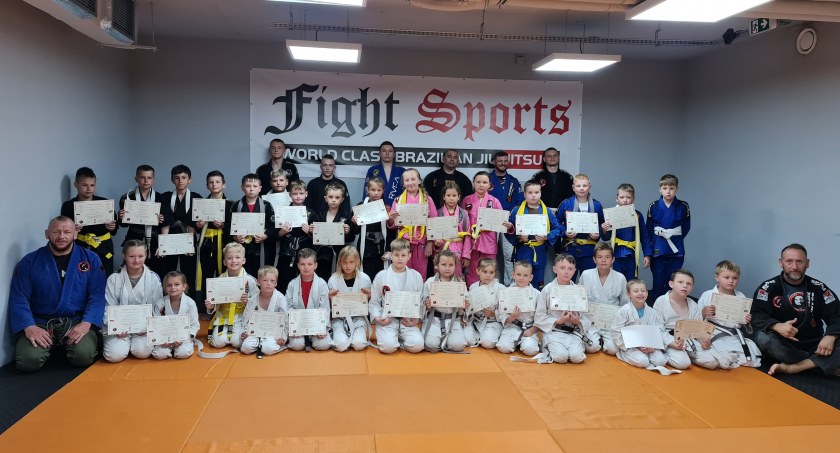 Fight Sports Dębica trenuje w klubie Endorfina. 