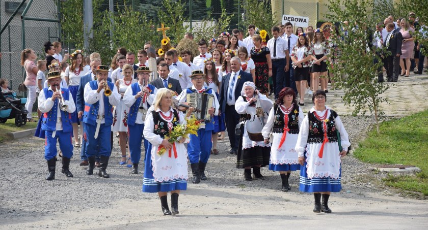 Podobnie, jak w poprzednich latach dożynki rozpoczną się mszą, a po niej odbędzie się barwny korowód, który przejdzie na plac przy boisku w Zagórzu.