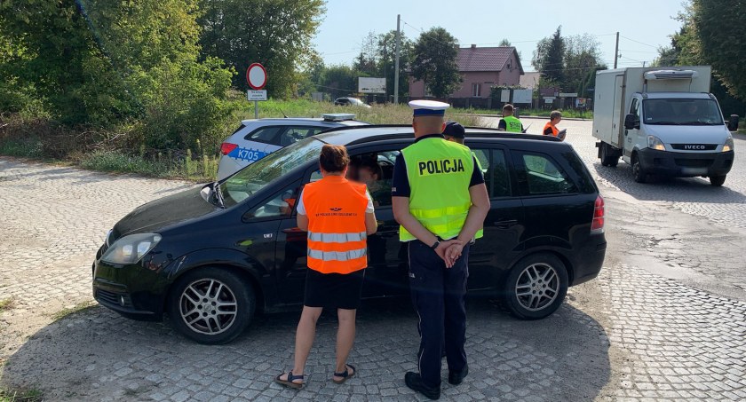 Kierująca z tego samochodu dostała ulotkę informacyjną. 