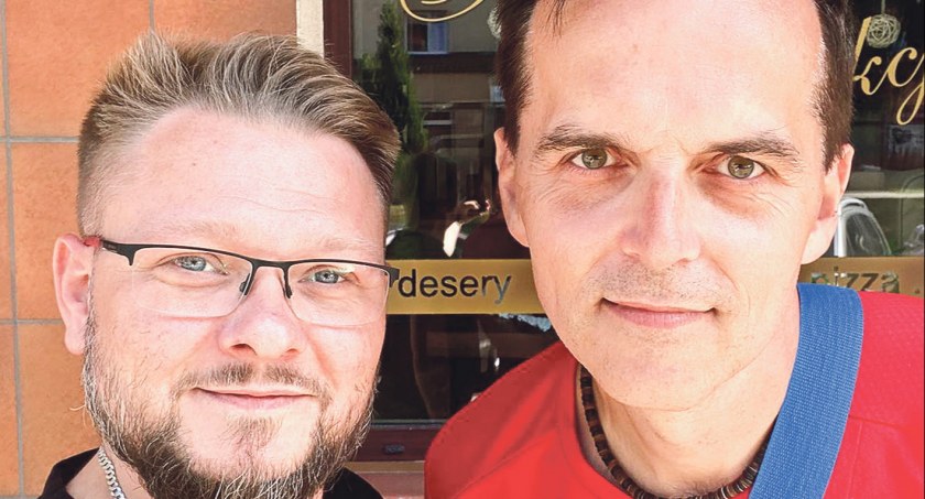 Marcin Kisiel (z lewej) nie ma wątpliwości, że żyje dzięki Robertowi Tuszyńskiemu (z prawej).