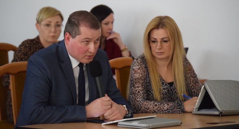 Radny Mateusz Cebula swoje propozycje już złożył. Na zdjęciu z radną Iwoną Przydzielską.