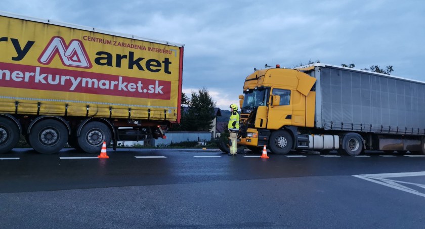 Do zderzenia doszło na drodze krajowej 73 w Brzostku. Fot. OSP Brzostek.