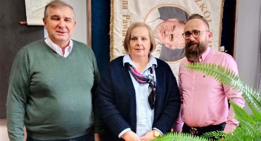 Od lewej: Paweł Miłosz, Bożena Zielińska i Wojciech Świerczek. fot. ZSZ nr 1 w Dębicy. 