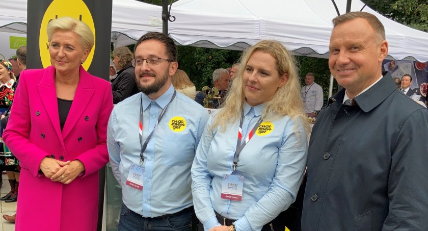 Monika Przyszowiec i Konrad Przyszowiec oraz Para Prezydencka: Agata Kornhauser-Duda i Andrzej Duda.