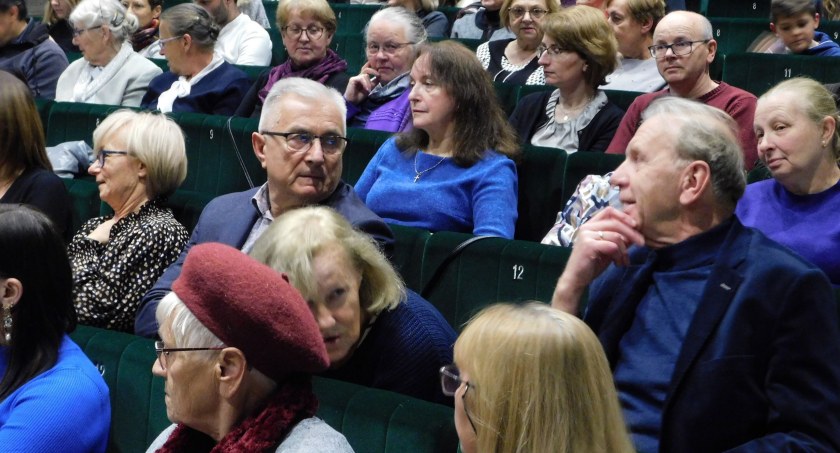 fot. Publiczność czwartkowego koncertu w DK Śnieżka zatytułowanego De Profundis. 