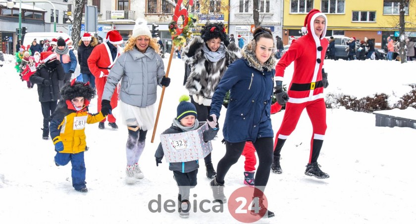 Bieg przebierańców przyciągnął całe rodziny. Zdjęcie: debica24.eu.