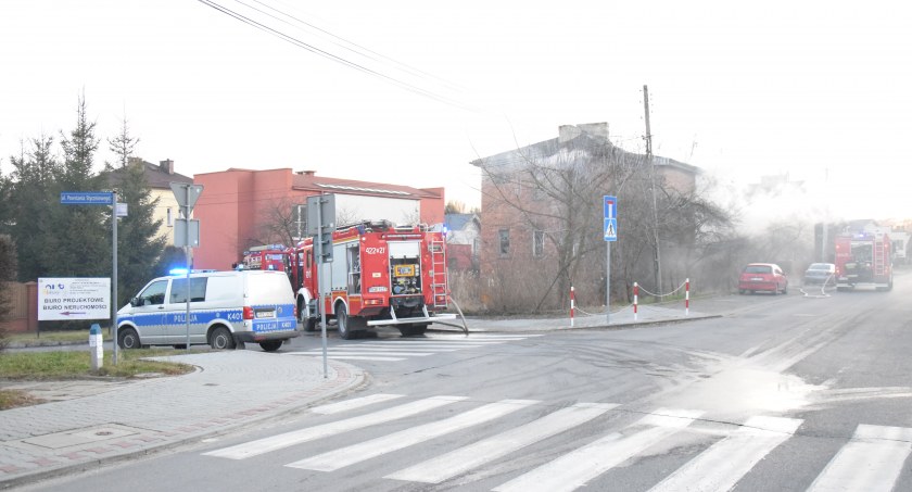 Policja i straż pożarna do pustostanu przy Młynarskiej przyjeżdżają regularnie. Fot. Arch.